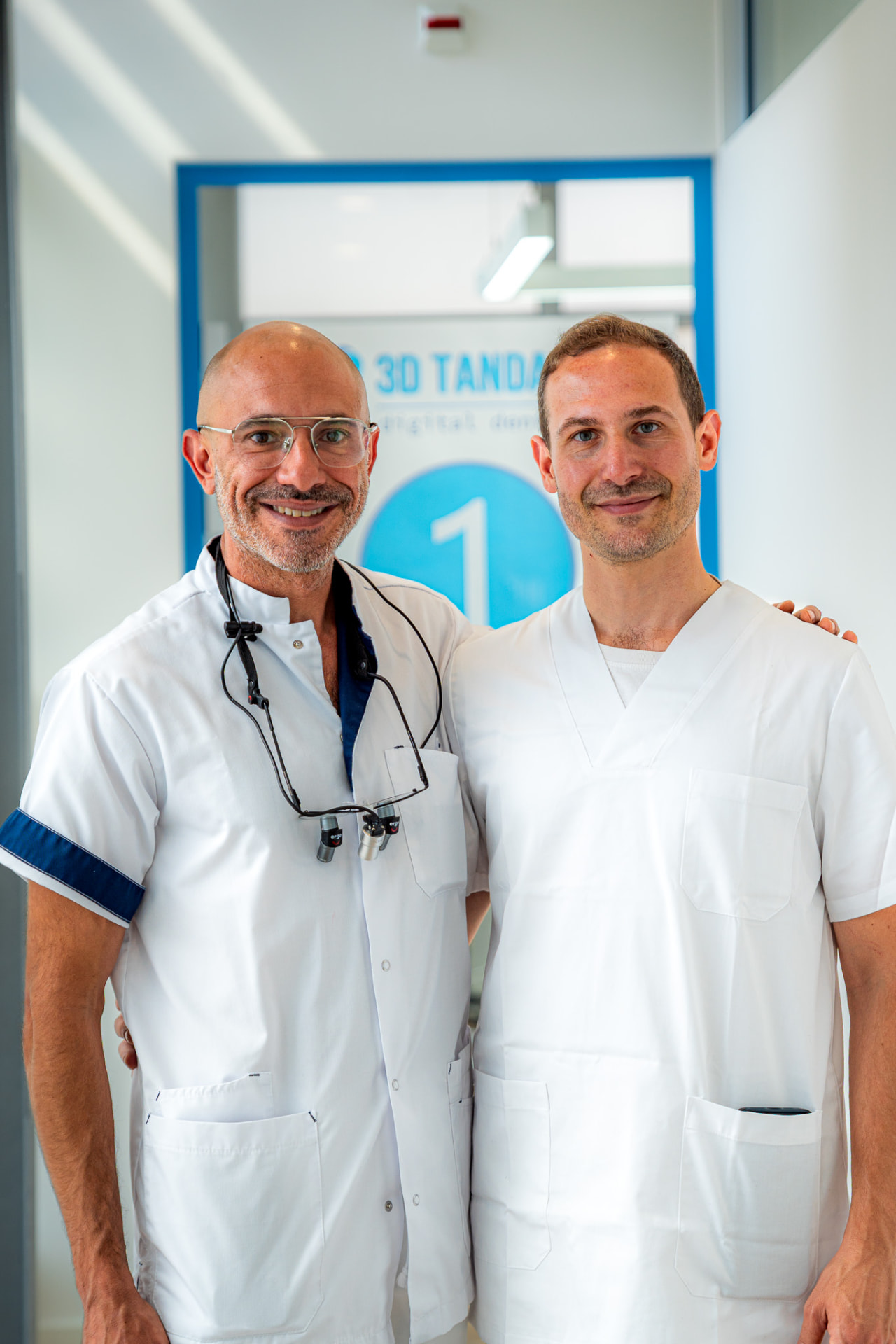 De tandartsen Alessio en Danilo samen in de praktijk van 3D Tandarts Schiedam